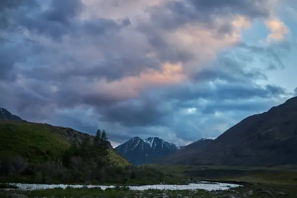 Природа Алтайских Гор Альпийские Пейзажи Горные Хребты Вершины Походы — стоковое фото