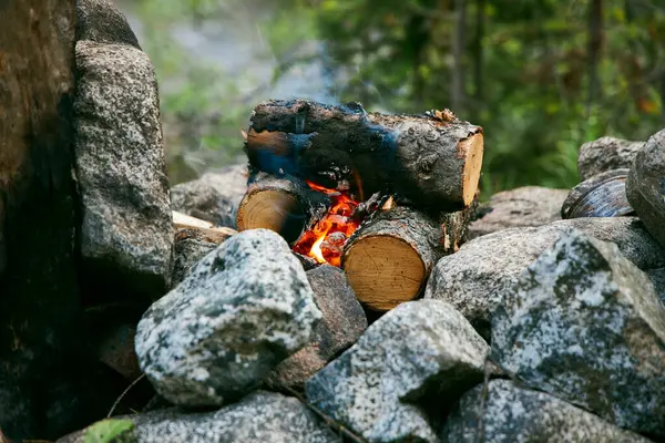 Campfire Burns Ring Stones Wood Crackling Turns Embers Amidst Forest — Stock Photo, Image