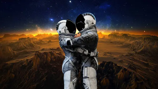 Deux Astronautes Embrassant Sur Une Planète Extraterrestre Avec Horizon Rayonnant — Photo