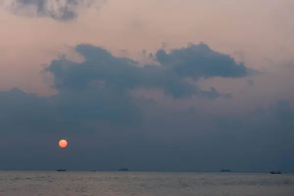 Sunset Casts Warm Glow Peaceful Ocean Boats Silhouetted Evening Sky Imagem De Stock