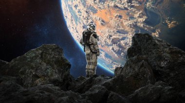 Astronot engebeli bir dünya dışı yüzeyde duruyor, karanlık evrene karşı kurulmuş Dünya 'ya bakıyor, uzayın enginliğini ve insan keşiflerini vurguluyor. 3d hazırlayıcı