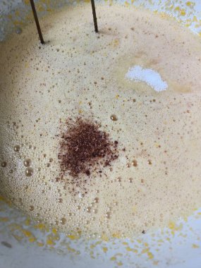 Bir kase lezzetli pastayı yakın.