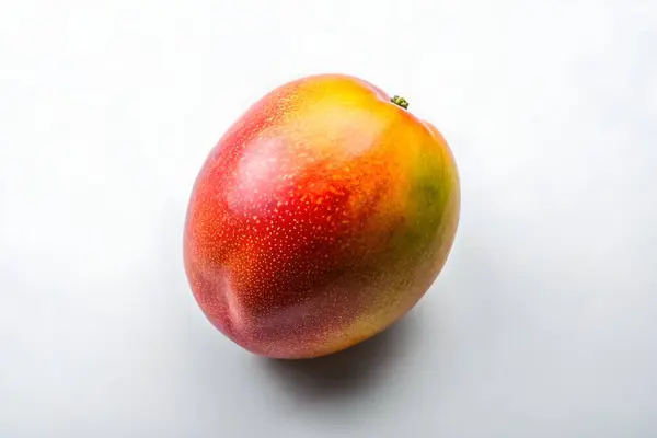 Beyaz Arkaplanda Olgun Mango Taze Tropikal Meyve Yakın Çekimi
