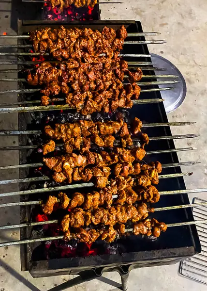 Kızartmadan sonra ızgara nohut ya da kuru atıştırmalık.