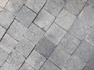 Doğal taş duvar titizlikle düzenlenmiş taşlardan oluşuyordu. Benzersiz desenlerini ve doğal renklerini sergiliyorlardı. Tasarımları kırsal, dünyevi bir estetik ile geliştirmek için ideal, bu arka plan mimari ve iç tasarım için mükemmel.