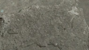Beton yüzeyler soyuluyor ya da dalgalanıyor. aşırı hava koşulları nedeniyle