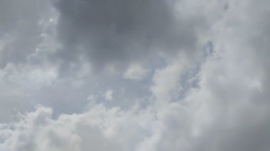 Gün boyunca bulutlu bulutların zaman çizelgesi. Gökyüzü bulutları. Doku etkisi. doğal gökyüzü arkaplanı