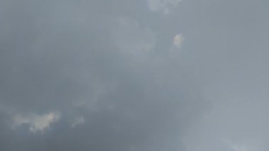 Gün boyunca bulutlu bulutların zaman çizelgesi. Gökyüzü bulutları. Doku etkisi. doğal gökyüzü arkaplanı