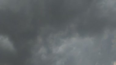 Gün boyunca bulutlu bulutların zaman çizelgesi. Gökyüzü bulutları. Doku etkisi. doğal gökyüzü arkaplanı