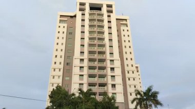 Endonezya 'da modern tasarımı olan lüks bir apartman.