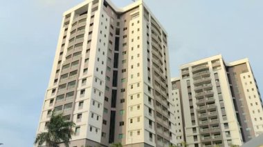 Endonezya 'da modern tasarımı olan lüks bir apartman.