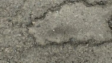 Otoyoldaki asfalt soyuluyor.