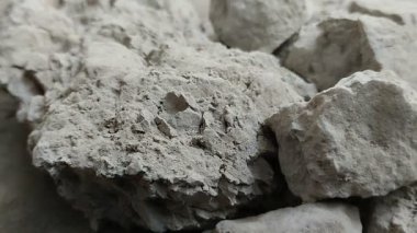 Çimento taşa dönüşür, buna susuzluk denir.