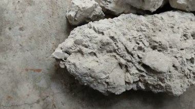 Çimento taşa dönüşür, buna susuzluk denir.