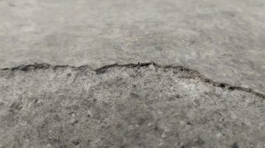 Beton yüzeyler soyuluyor ya da dalgalanıyor. aşırı hava koşulları nedeniyle