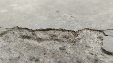 Beton yüzeyler soyuluyor ya da dalgalanıyor. aşırı hava koşulları nedeniyle