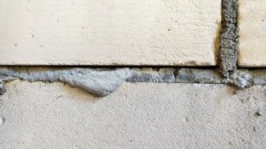 Düzensiz harç eklemli hafif beton blok duvarı