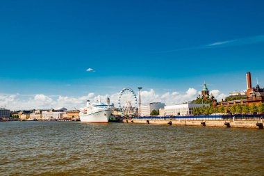 Helsinki, Finlandiya - 12 Haziran 2022: Helsinki limanındaki Viking feribot hattı.