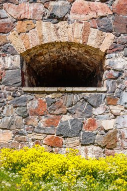Finlandiya, Helsinki 'de yaz günü Suomenlinna Kalesi Duvarı.