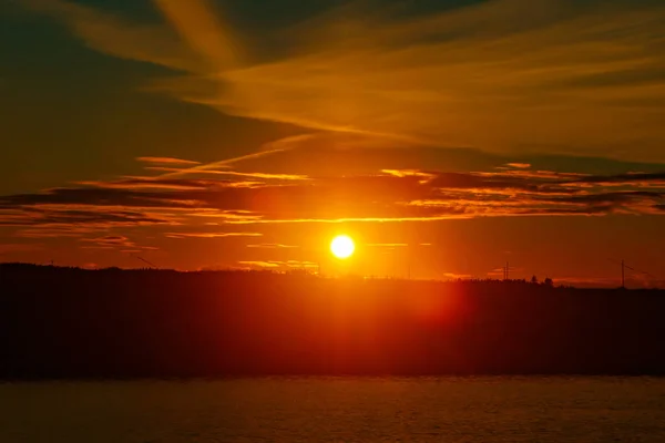 芬兰秋天 Kymijoki河上美丽的落日 — 图库照片