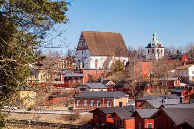 Porvoo Katedrali ve eski Porvoo kasabasının güzel panoramik manzarası