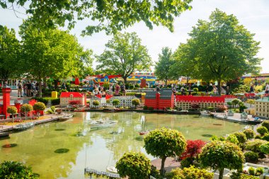 Billund, Danimarka - 16 Haziran 2023: Danimarka 'da Legoland Eğlence Parkı.