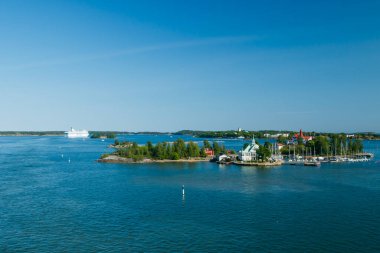 Helsinki, Finlandiya - 12 Haziran 2023: Valkosaari Adası ve Silja Hattı feribotu Helsinki limanından kalkıyor