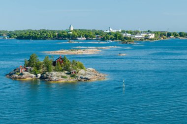 Helsinki 'den denize ve Suomenlinna Kalesi' ne panoramik manzara.