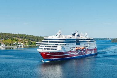 Stockholm, İsveç - 13 Haziran 2023: Feribot Viking Hattı Grace Baltık denizinde