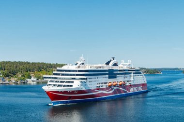 Stockholm, İsveç - 13 Haziran 2023: Feribot Viking Hattı Grace Baltık denizinde