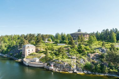Bir yaz sabahı İsveç 'in Archipelago' sunda Fredriksborg tahkimatı