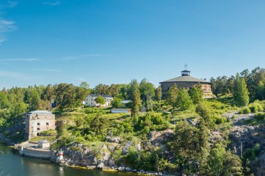 Bir yaz sabahı İsveç 'in Archipelago' sunda Fredriksborg tahkimatı