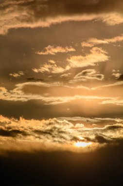 Güzel gün batımı gökyüzü bulutlu