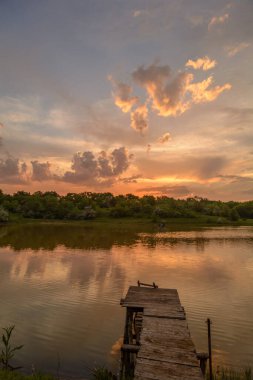 Gölde güzel bir gün batımı