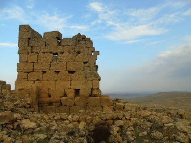 The crumbling ruins of Zerzevan Castle in Eastern Turkey clipart