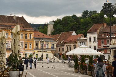 Romanya 'nın Brasov kentindeki Kasaba Meydanı