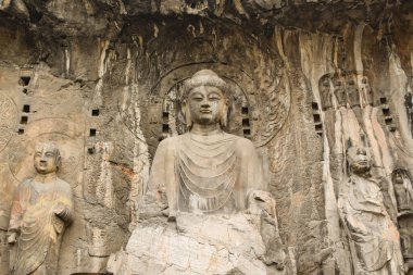 Luoyang 'daki Longmen Grottoes' un kaya yüzeyine oyulmuş antik Budist heykeli.