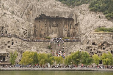 Luoyang 'daki Longmen Grottoes' taki Büyük Buda Heykeli