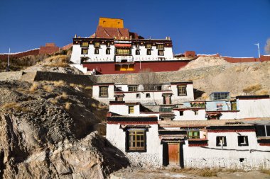 Gyantse, Tibet 'te Kaya' ya oyulmuş Pelkor Manastırı Binaları