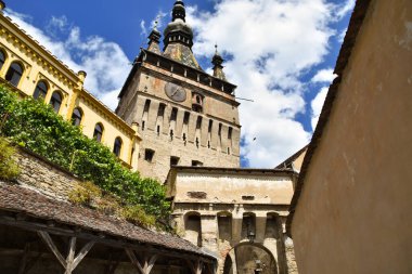 Sighisora Ortaçağ Saat Kulesi ve Renkli Binalar