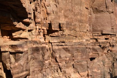 Çin 'in Henan kentindeki Yuntaishan Kanyonu' nun Kırmızı Kum Taşı Duvarları