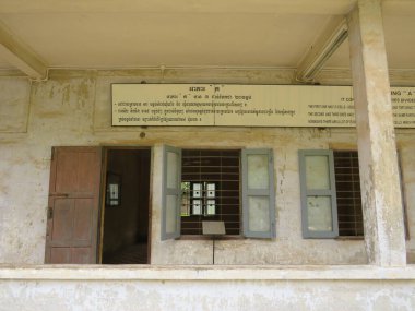 6 Nisan 2025 - Kamboçya Phnom Penh: Kamboçya 'daki Tuol Sleng Cezaevi' nde hücre bloğu