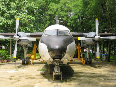 Yangon, Myanmar 'daki siyah beyaz pervane uçağı
