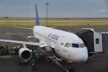 23 Haziran 2018 - Tiran, Arnavutluk: Arnavutluk 'taki Tiran Havaalanında Astana Uçağı