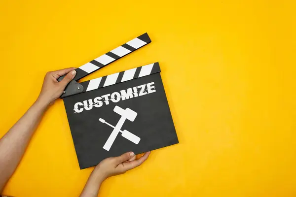 Sarı arkaplanda kişiselleştirilmiş film alkışları