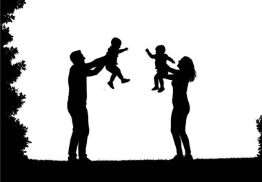 Güneşli bir günde Aile Silueti Birlikte Oynuyor