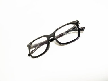 Beyaz Arkaplanda Minimalist Siyah Gözlük