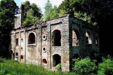Czech 'te terk edilmiş eski bir ev