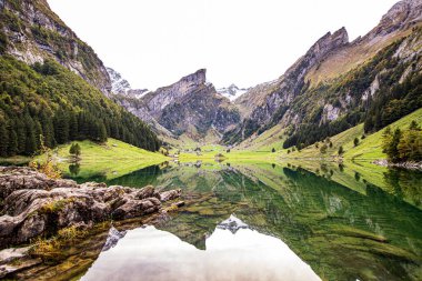 Seealpsee Schweizer Berge zu Fuss