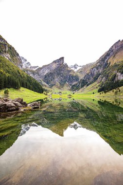 Seealpsee Schweizer Berge zu Fuss